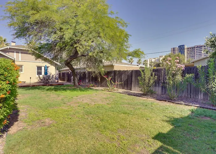 Bring Your Pets! Family Getaway W/ Patio Holiday home Phoenix